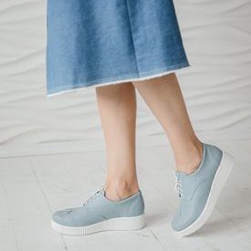 Brogue shoes denim color